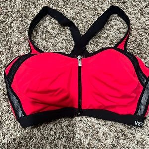 Victoria Secret sports bra size 36D